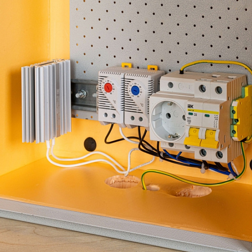 Mastermann-3УТПВ-А (Ver. 2.0) Шкаф климатический навесной с активной вентиляцией